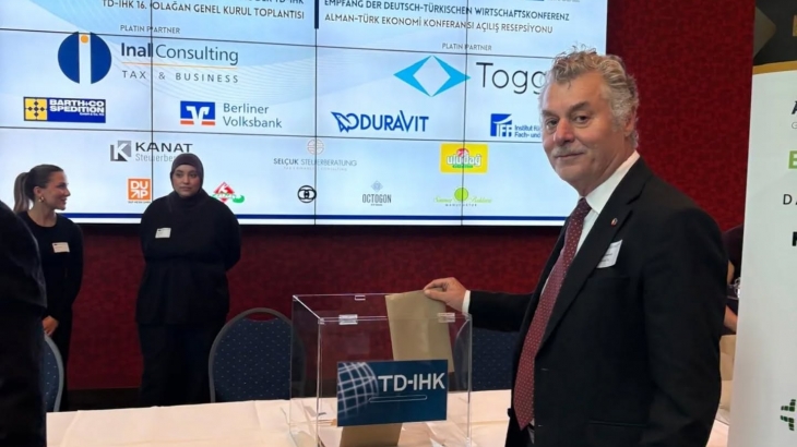 Çaycuma Ticaret ve Sanayi Odası Yönetim Kurulu Başkanı Zekai Kamitoğlu, Odamızın da üyesi olduğu Türk-Alman Ticaret ve Sanayi Odası’nın (TD-IHK) 16. Olağan Genel Kurul Toplantısı’na katıldı.