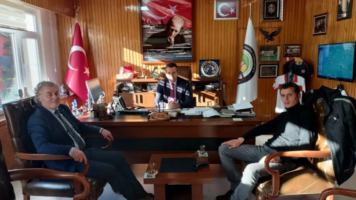 Çaycuma TSO Yönetim Kurulu Başkanı Zekai Kamitoğlu Zonguldak Özel  İdare Genel Sekreteri Ahmet Karayılmaz'ı ziyaret ederek görüş alışverişinde bulundu ve yeni yılını kutladı.